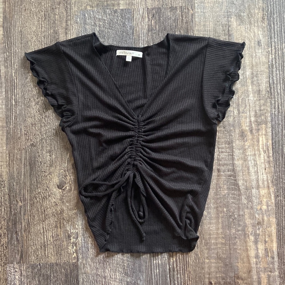black cropped shirt